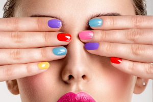 Sur quelle couleur de vernis a ongles craquer cet ete