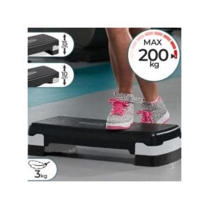 Step Aerobic et fitness Étape d&rsquo;entraînement avec des élévateurs max 200kg